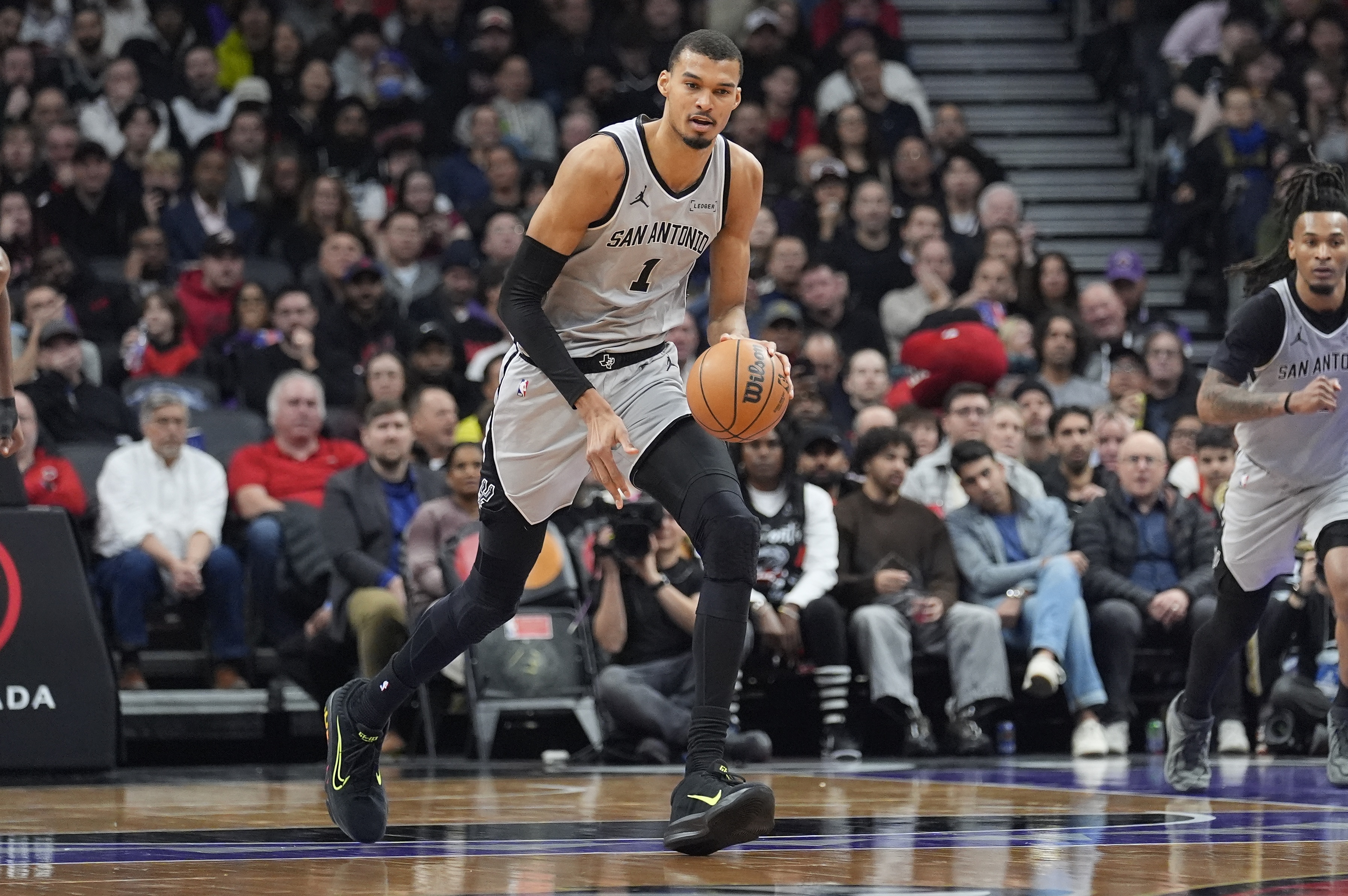 世界杯比赛场馆-文班：尼克斯不是球风粗野打得难看的队 但他们把我们节奏打乱了