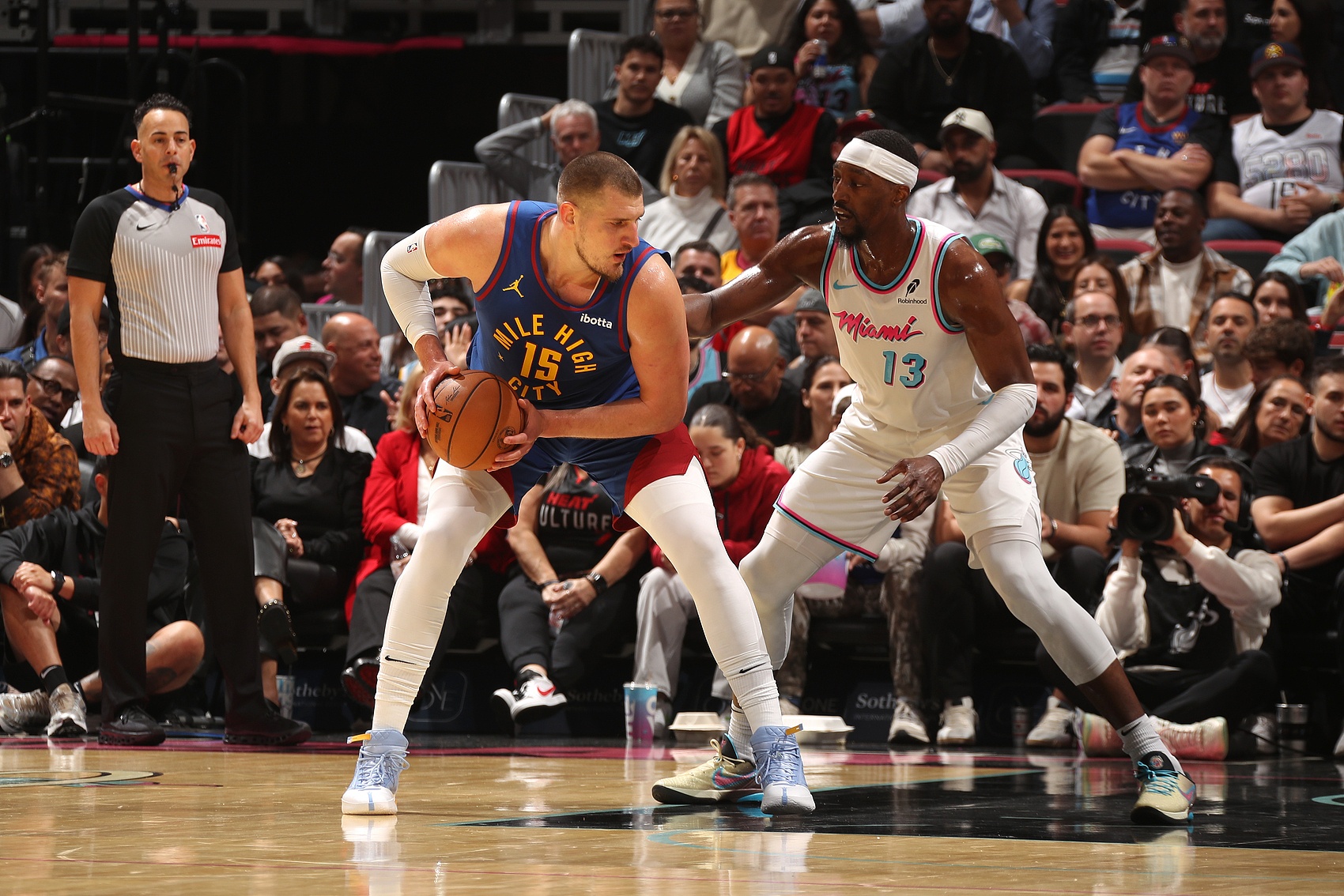 世界杯比赛场馆-Skip：东契奇&amp;库里等人拿83分我都接受 但场均18分的阿德巴约不行