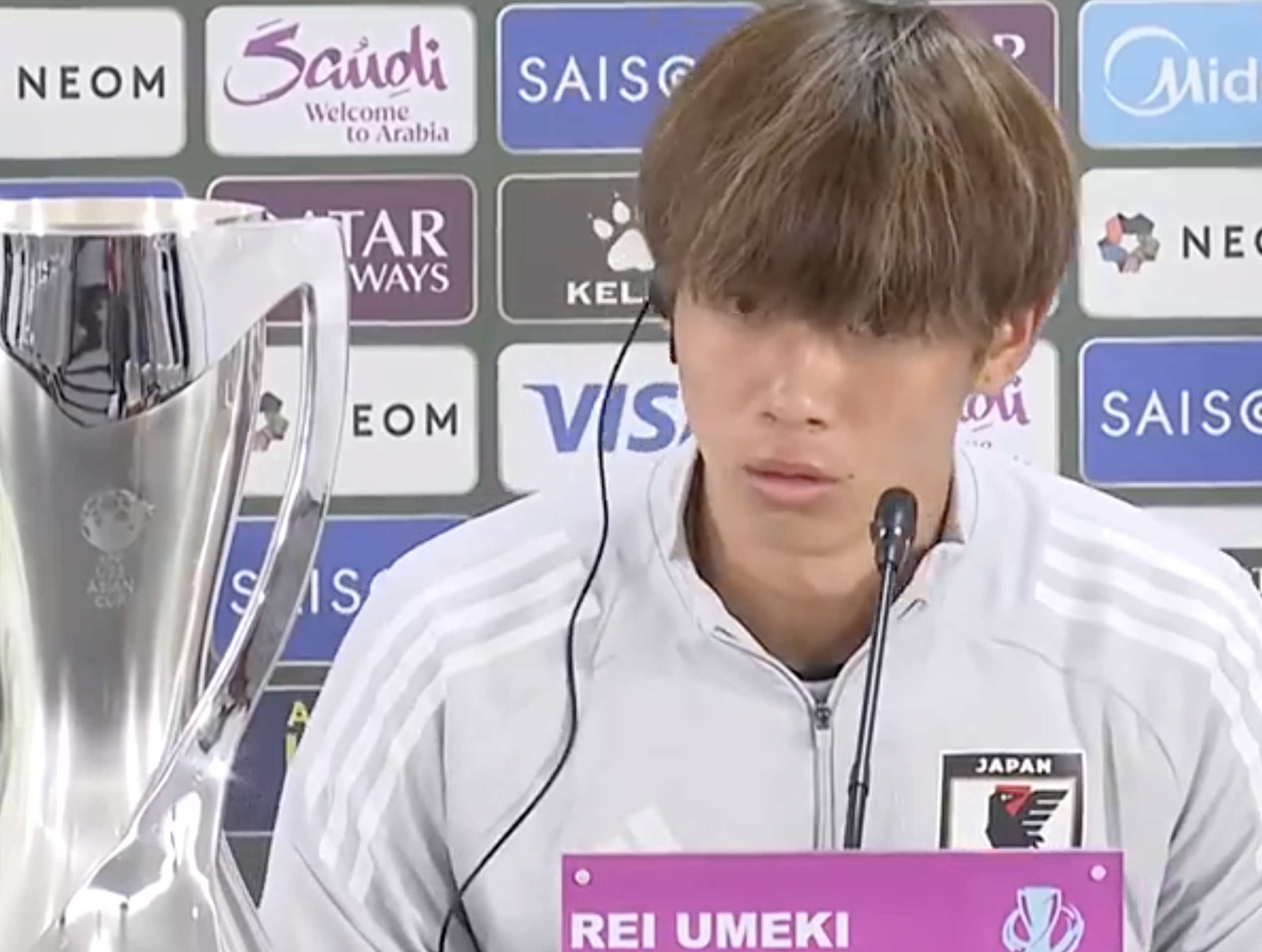 世界杯场馆分布-日本球员被问怎么评价中国队后懵了21秒 教练低声提醒:要保持尊重