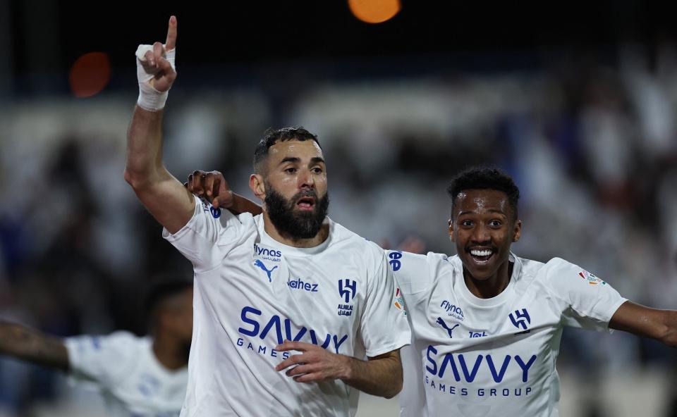 世界杯场馆分布-戴帽+独造4球！38岁本泽马完美首秀：率队6-0终结3连平，3分领跑