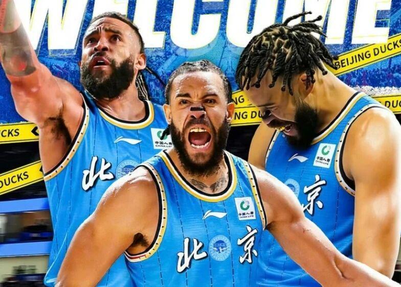 世界杯举办城市-北京男篮麦基到位，辽宁男篮又有新援抵达沈阳，胡明轩膝伤严重！